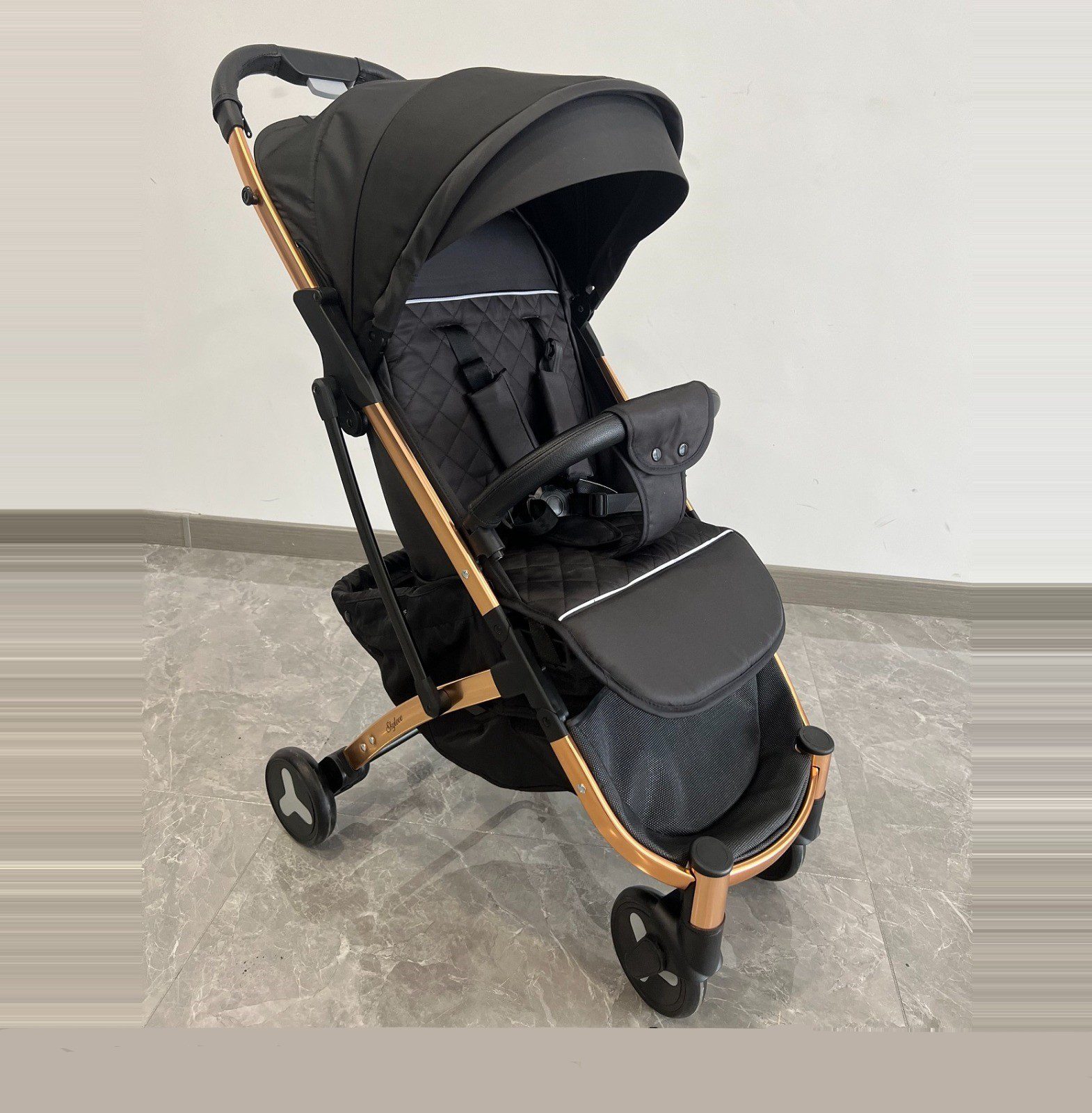 کالسکه مسافرتی اسکای لاو مشکی